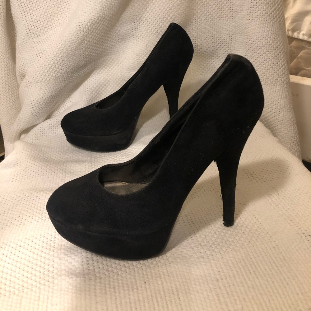 Black extra lift pumps size 7